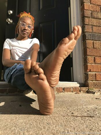 littleebonyfeet