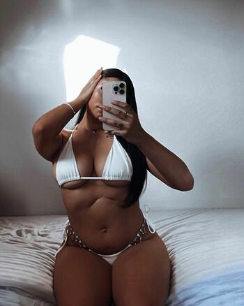 taylaraywhite
