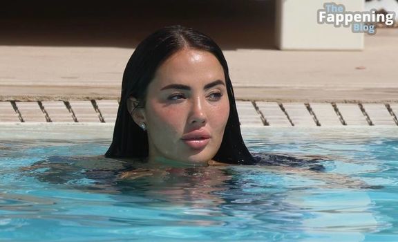 Yazmin Oukhellou